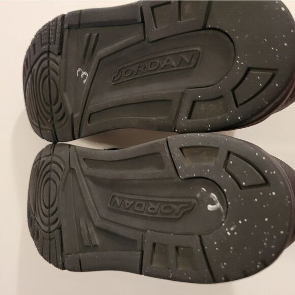 JORDAN  GRADE  SCHOOL BOYS' MAX AURA SNEAKER BOOT - Picture 12 of 16